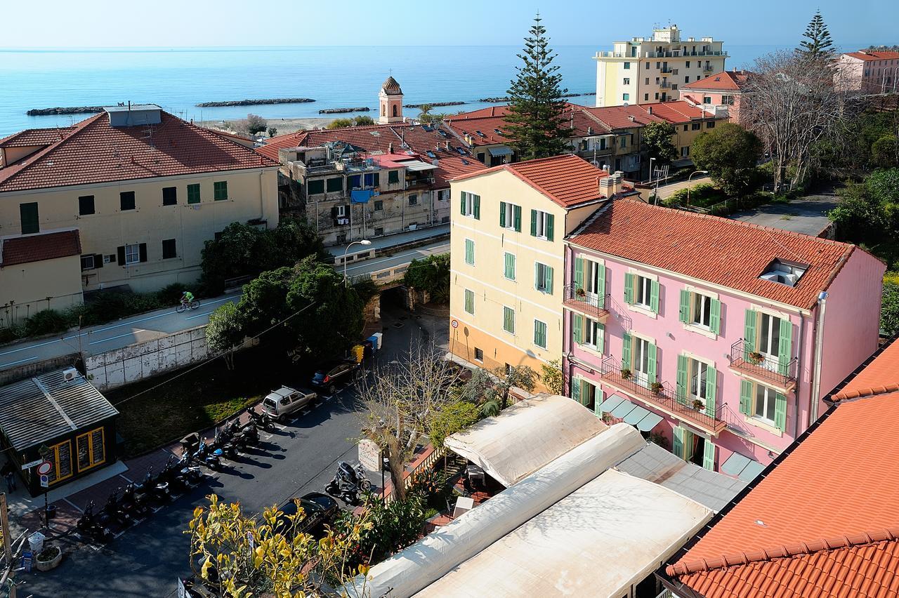 Albergo Giuan Arma Di Taggia Exterior photo