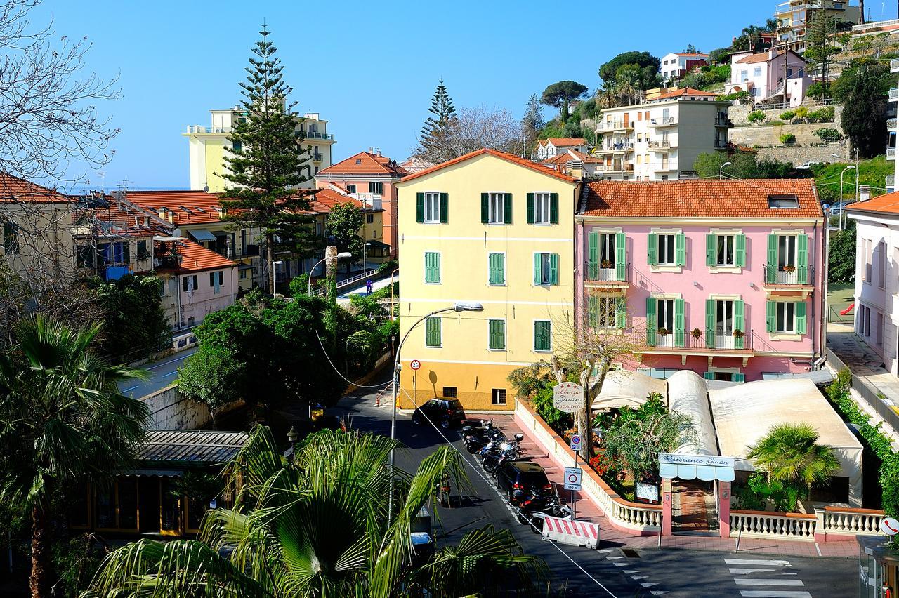 Albergo Giuan Arma Di Taggia Exterior photo